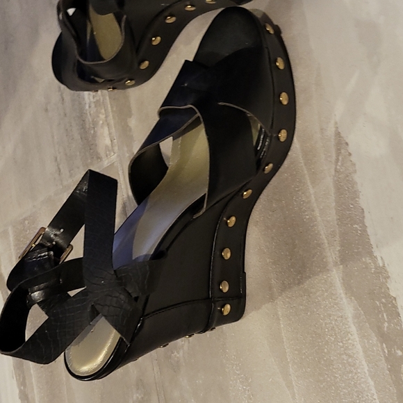 Shoes - Picture 3 of 3